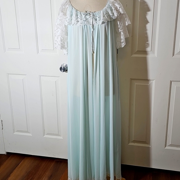Miss Elaine Light Blue And White Lace, long Vintage Robe. Oversized Small. - Picture 1 of 12